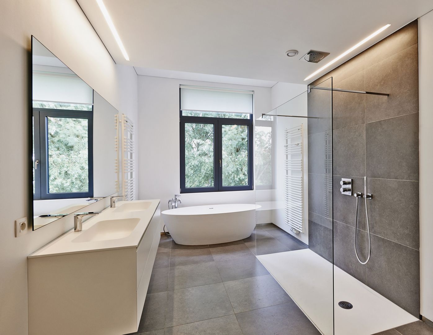 modernes Badezimmer